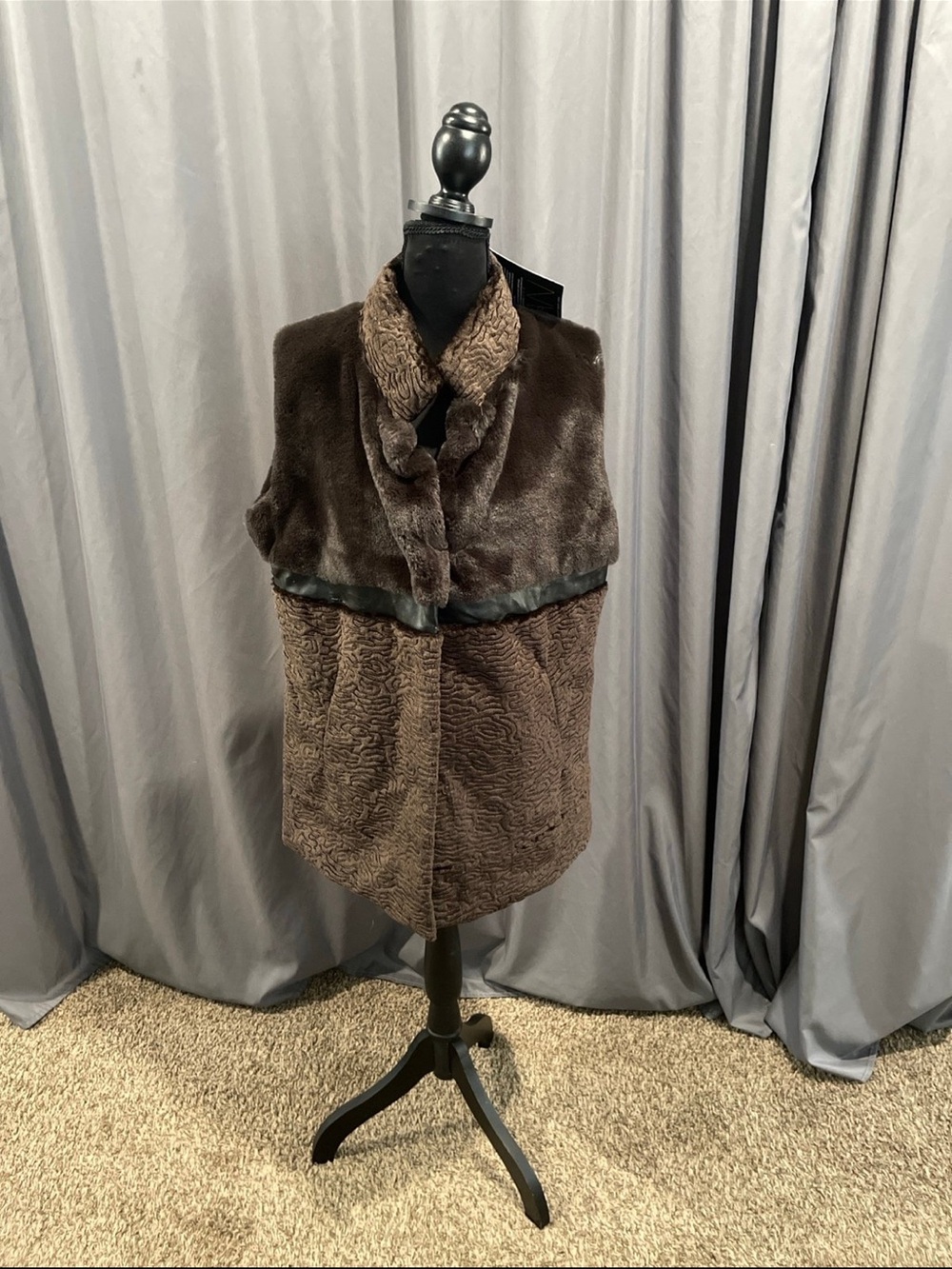 IMAN NWT faux fur vest size M/L brown